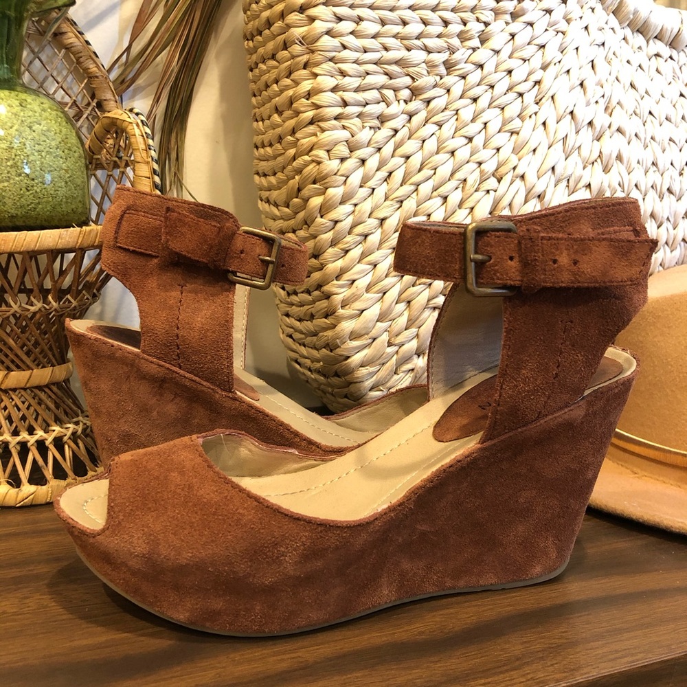 Kenneth Cole Reaction Suede Heels